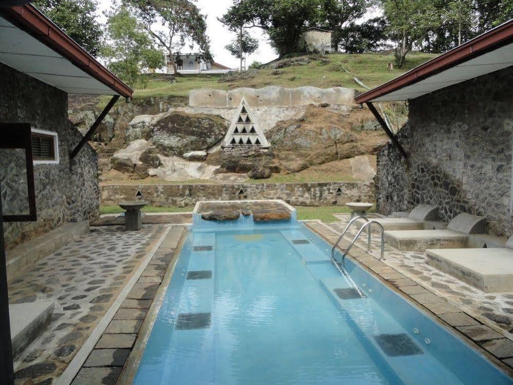 Serendip Stone Bungalow Kundasale Exterior photo
