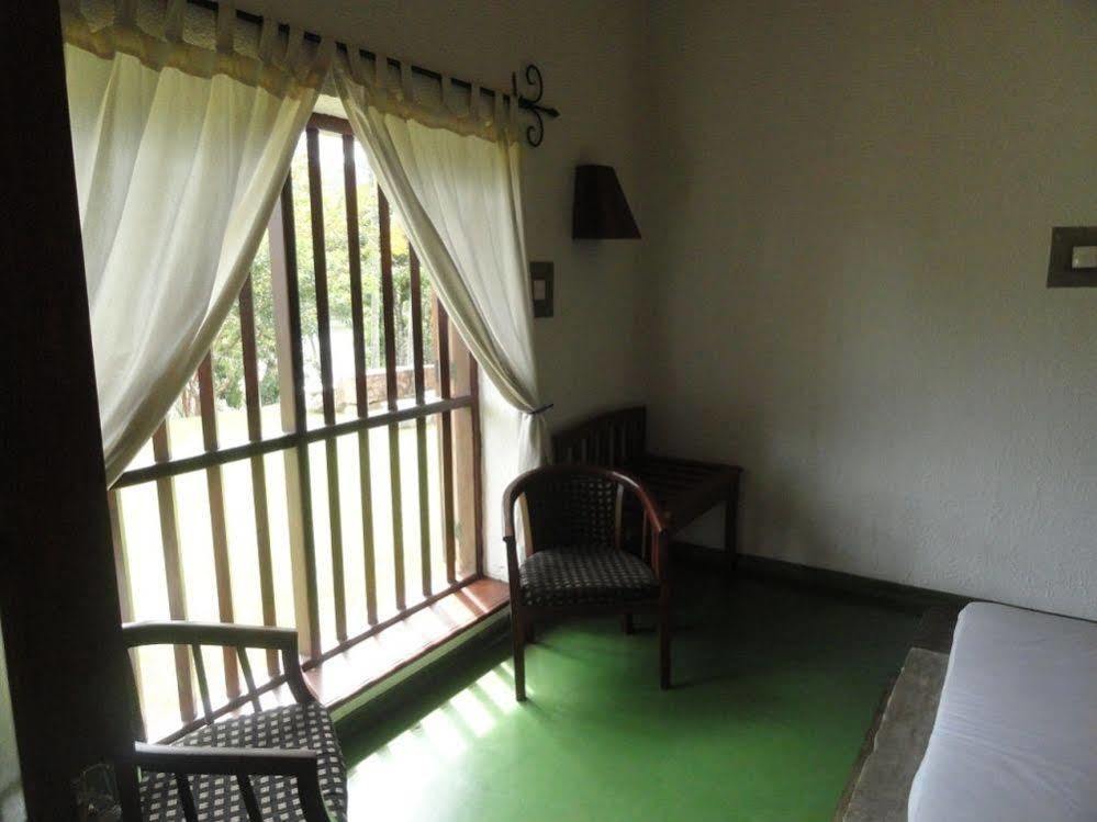Serendip Stone Bungalow Kundasale Exterior photo